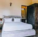 hotel-white-cotton-bed-sheet