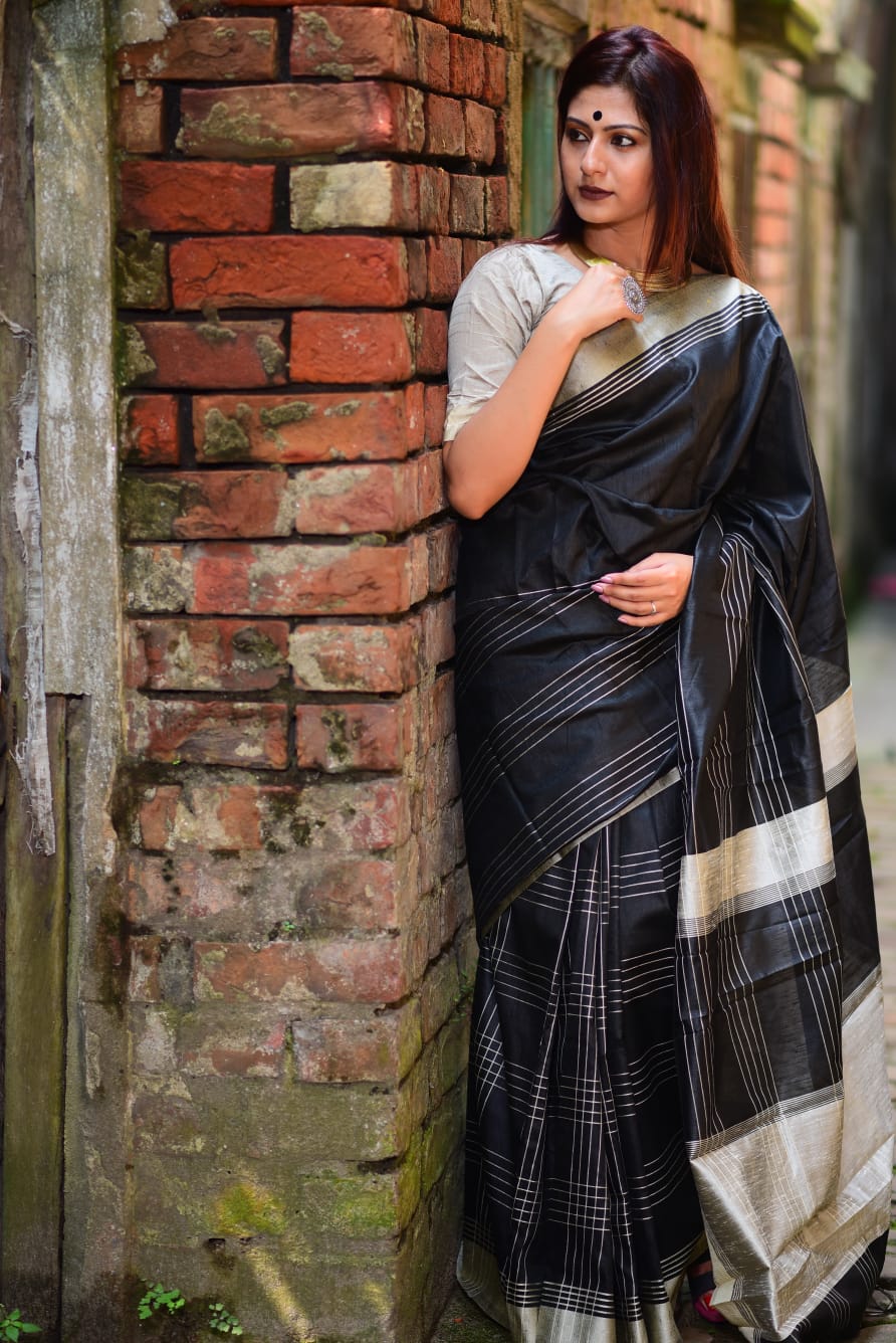 Black Banglore Raw Silk Saree With Cream Blouse