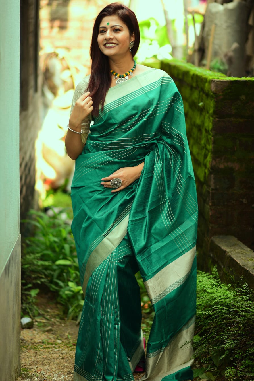Green Banglore Raw Silk Saree With Cream Blouse