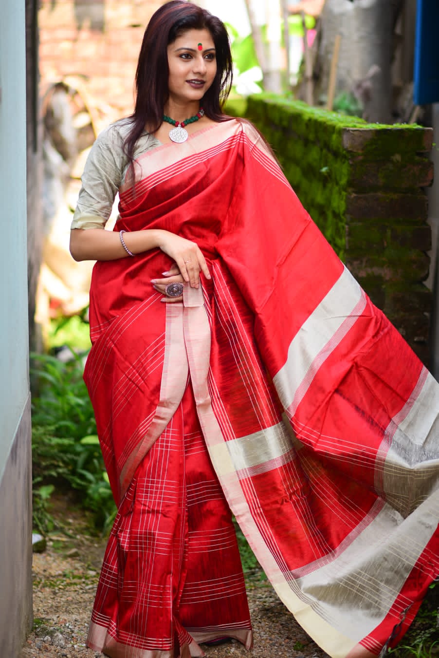 Red Banglore Raw Silk Saree With Cream Blouse 
