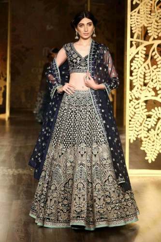 heavy embroidery work bridal wear lahenga choli