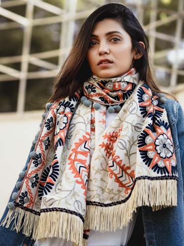 Cream African Motif Woollen Embroidered Muffler