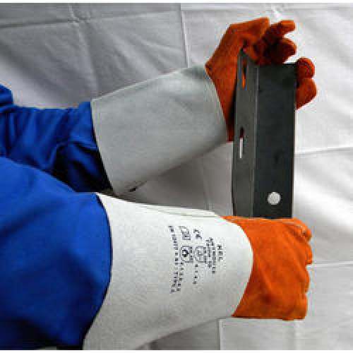 Welding leather gloves by Sawalka Kel Pvt Ltd