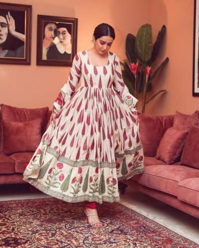  GOOD BUTTER SILK OUTFIT  GOWN 