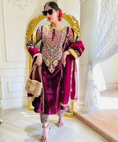 BEAUTIFUL WINE DRESS WITH DUPATTA