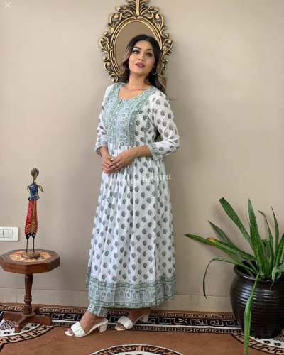 Rayon Naira cut MILL printed kurti with pant