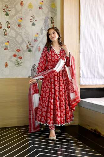  SILK OUTFIT GOOD QUALITY GOWN 