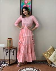 This stylish solid dress 