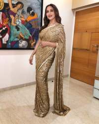 Madhuri Dixit dresses in Dance Deewane 3