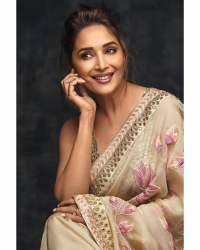 Madhuri Dixit saree in Dance Deewane 2021