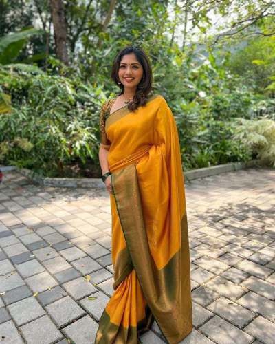  Beautiful And Classical Look Soft Lichi Silk Saree
