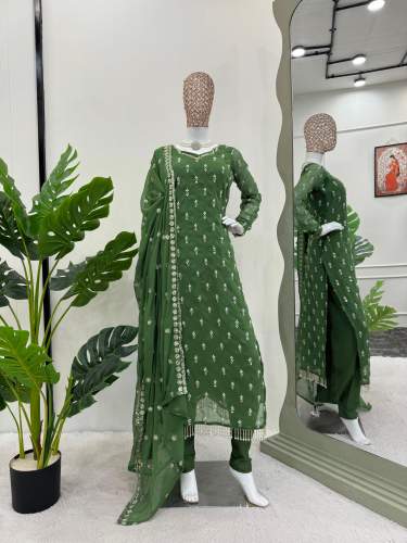 Beautiful Foux Georgette Kurtis Pant Set With Rivet moti Work 