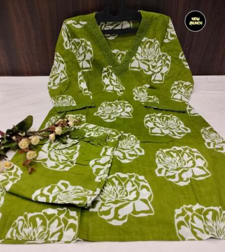 Crafted  Model Newly kurti-Pant Set for casual and party wear