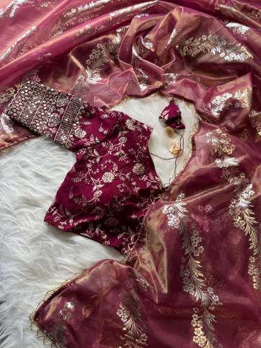 Elegant Golden Shaded Leriya Work jimmy choo Saree