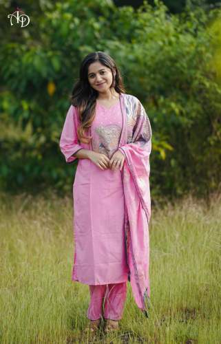 Heavy Quality Chanderi Silk Golden Thread Work Kurti pant Dupatta 