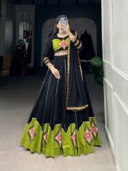 Navratri Queen Plain With Gamthi Patch Work Lehenga Choli 