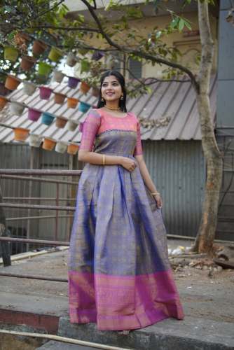 Symphony Duo Kanjivaraï»¿m Gown gown with Zari Weaving Work