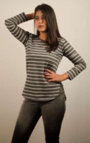 grey t shirt 