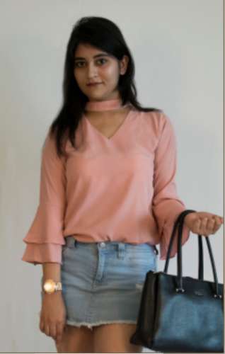 pink top