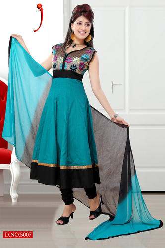 Heavy Dupatta Salwar Kameez by Shree Jasraj Apparels LLP