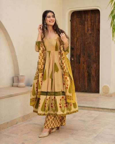Elegant Flaired Anarkali kurta set with new style in saganeri print by Aaradhya Fashion