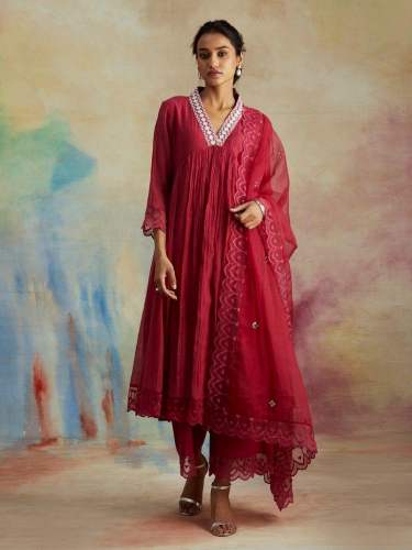 NEW DESIGNER PARTY WEAR LOOK GOWN
