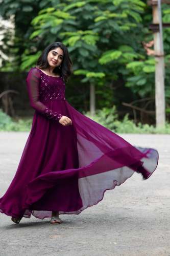 NEW PRESENT APPLE GOWN
