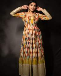 NEW PRESENT FAUX GEORGETTE GOWN