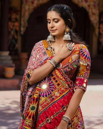 PRESENTING NEW DESIGNER PRINTED LAHENGA 