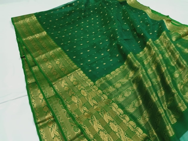 Chanderi Handloom Anushkasharma BANEBAAR Silk Saree by khushi handloom chanderi saree's 