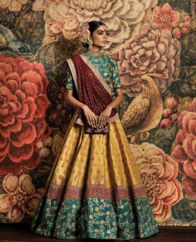 Desihner lehenga