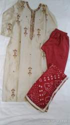 off white kurti with red dupatta