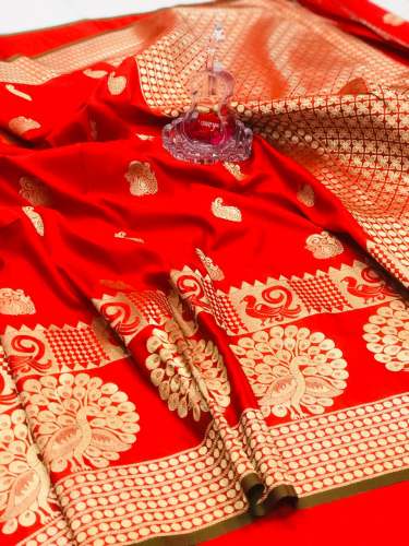 😍 Enhance your elegance with Silk Sarees 💃