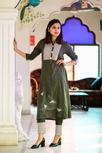 Box print pencil pant with kurti by THE KAYRA