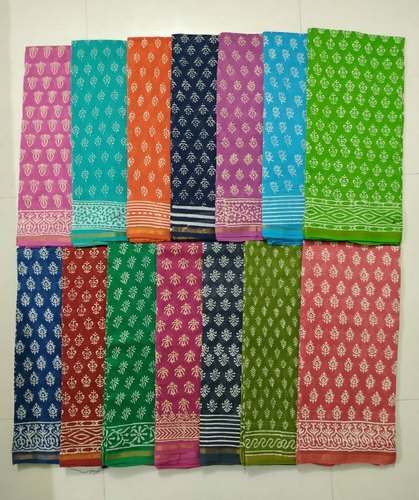 Small Butti Chanderi Dabu Printed Saree by Virasat Kala Vikas Sansthan Samiti