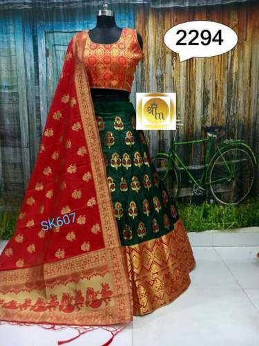 https://www.textileinfomedia.com/img/cflo/party-wear-banarasi-brocade-lehenga-choli-full.jpg