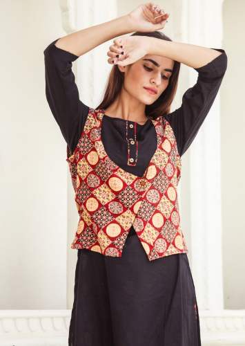 Buy Jaipur Kurti Women Pink Geometric Straight Rayon Shrug Online at Low  Prices in India - Paytmmall.com