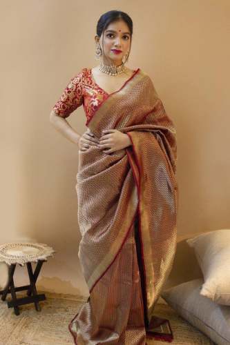 Soft Lichi Silk Saree With Beautiful Rich Pallu 