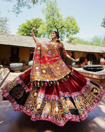 HEAVY BUTTER SILK WITH DIGITAL PRINT CHOLI