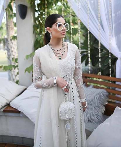HEVVY GORJET WITH MIRROR PEPAR EMRODERY GOWN