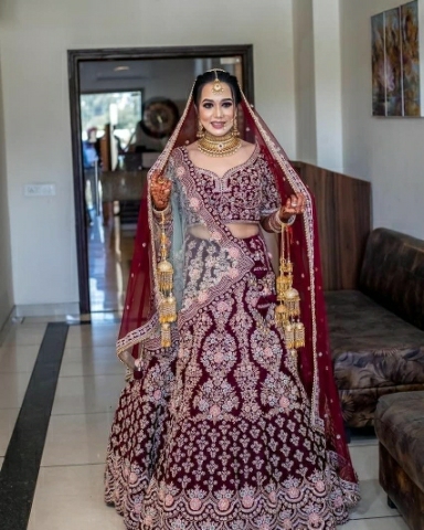 BRIDAL LOOK VELVET EMBROIDERY WORK LEHENGA CHOLI 