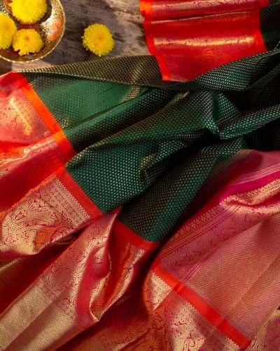 Bold and beautiful, this Kanchipuram silk saree