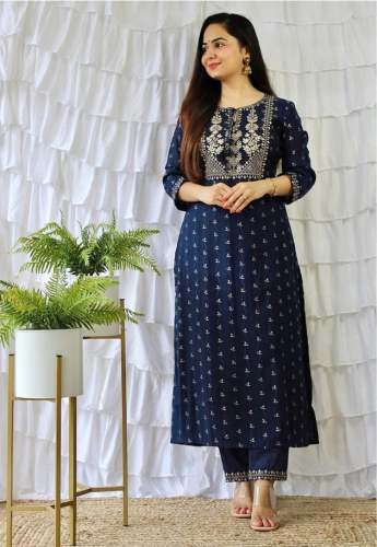 Classy REYON KURTI PENT WITH GOLD PRINTkurti