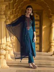 Geet Gauri Embroidered Viscose Rayon Kurta Set