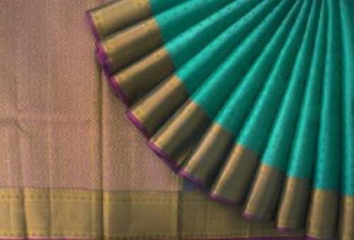 Light Weighted Green Kanchipuram Silk Saree by Kanchipuram Sri Varalakshmi Silks Sarees