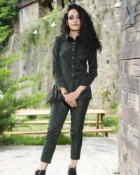 Elegant velvet shirt with turqoise trousers 