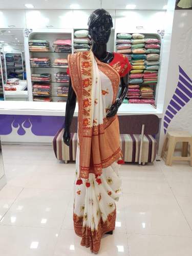 Gujarati Bride White Panetar Saree by Bridal The Lady s Dreamland