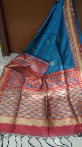 Makhline Gicha Saree with contrast blouse by Wardrobe Courtesy