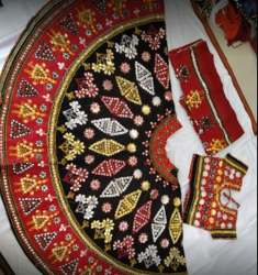 Madhur Dresses logo icon