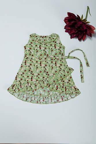ONAS PISTA GREEN FLORAL PRINT DRESS by P R Fashion